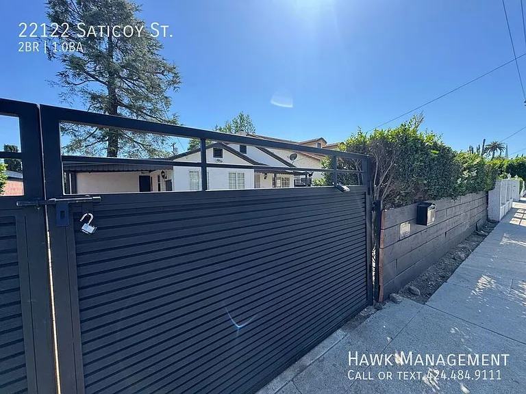22122 Saticoy St — Photo 18