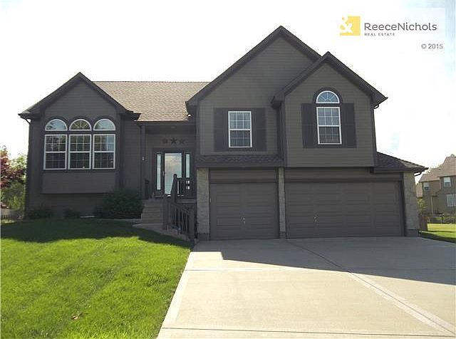 2509 SW Rustic Court is located at the end of a cul-de-sac.