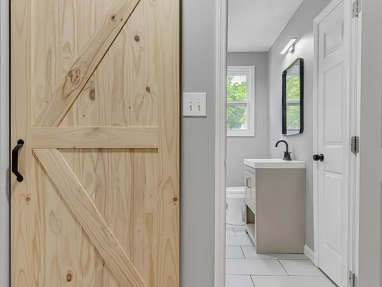 2923 Emery Dr — Photo 3