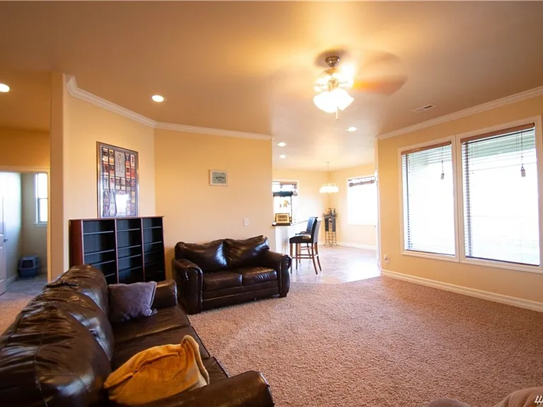 523 N Paxson Dr — Photo 6