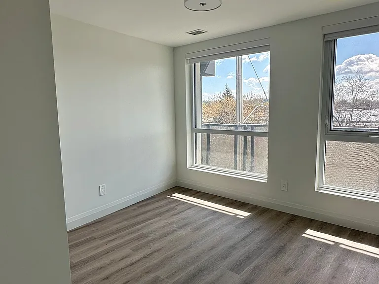 1333 Weber St E #306 — Photo 28