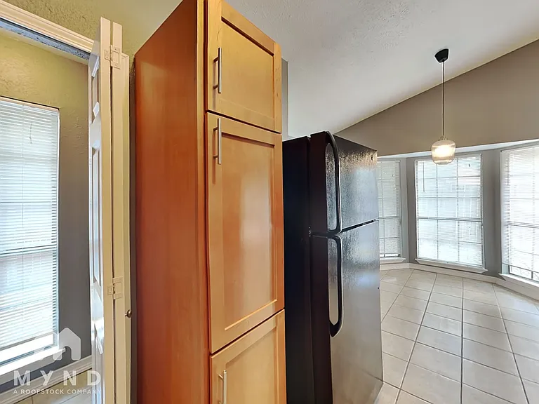 6702 Fire Hill Dr — Photo 7