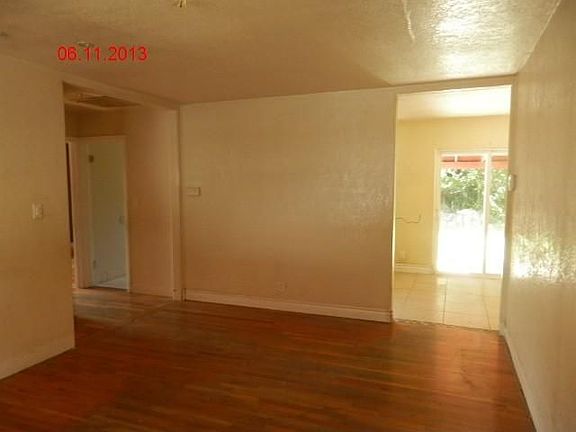 4th image of 163 Morton St