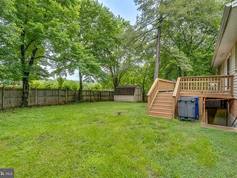 14715 Lock Dr — Photo 40