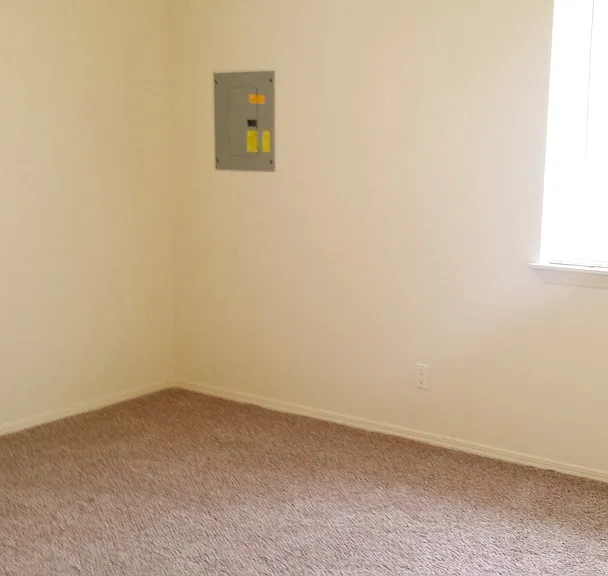 310 S Ivy St — Photo 6