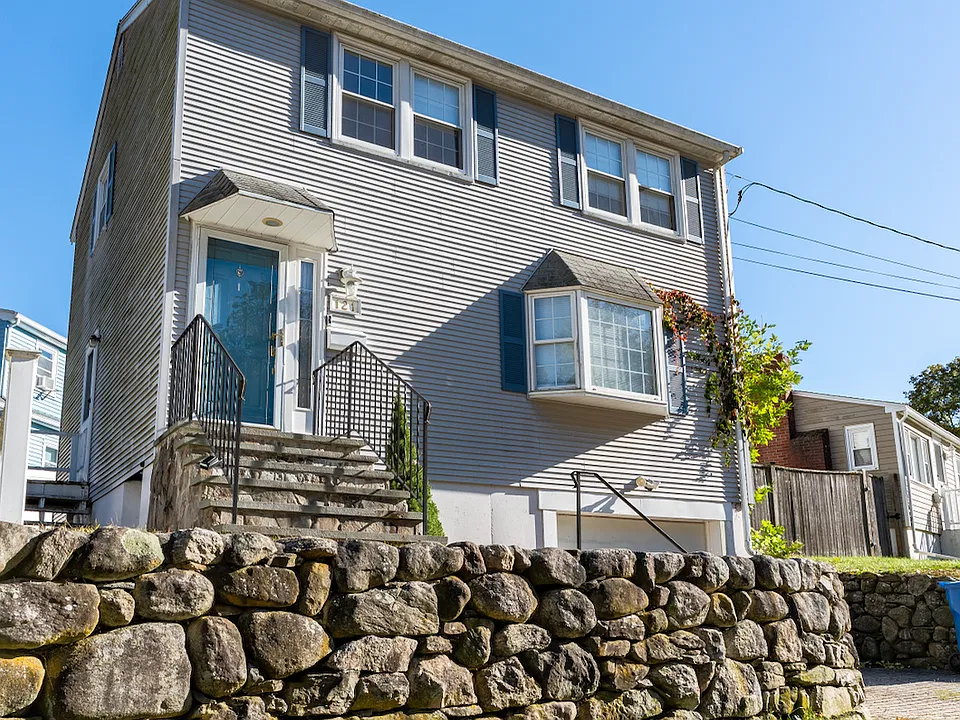 121 Hibiscus Ave
