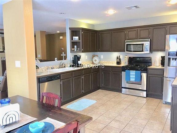 3rd image of 604 Siciliano St