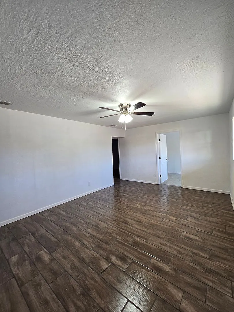 208 Lincoln Ave — Photo 2