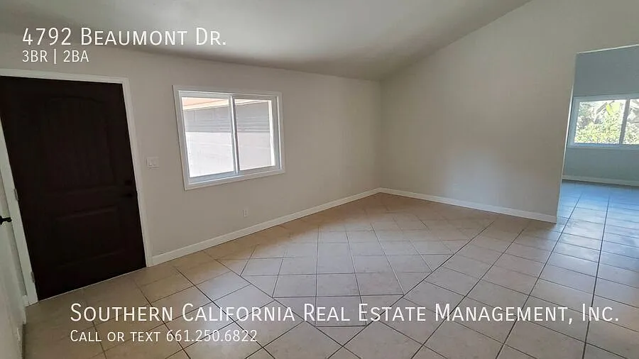 Three Bedroom Home in La Mesa — Photo 3