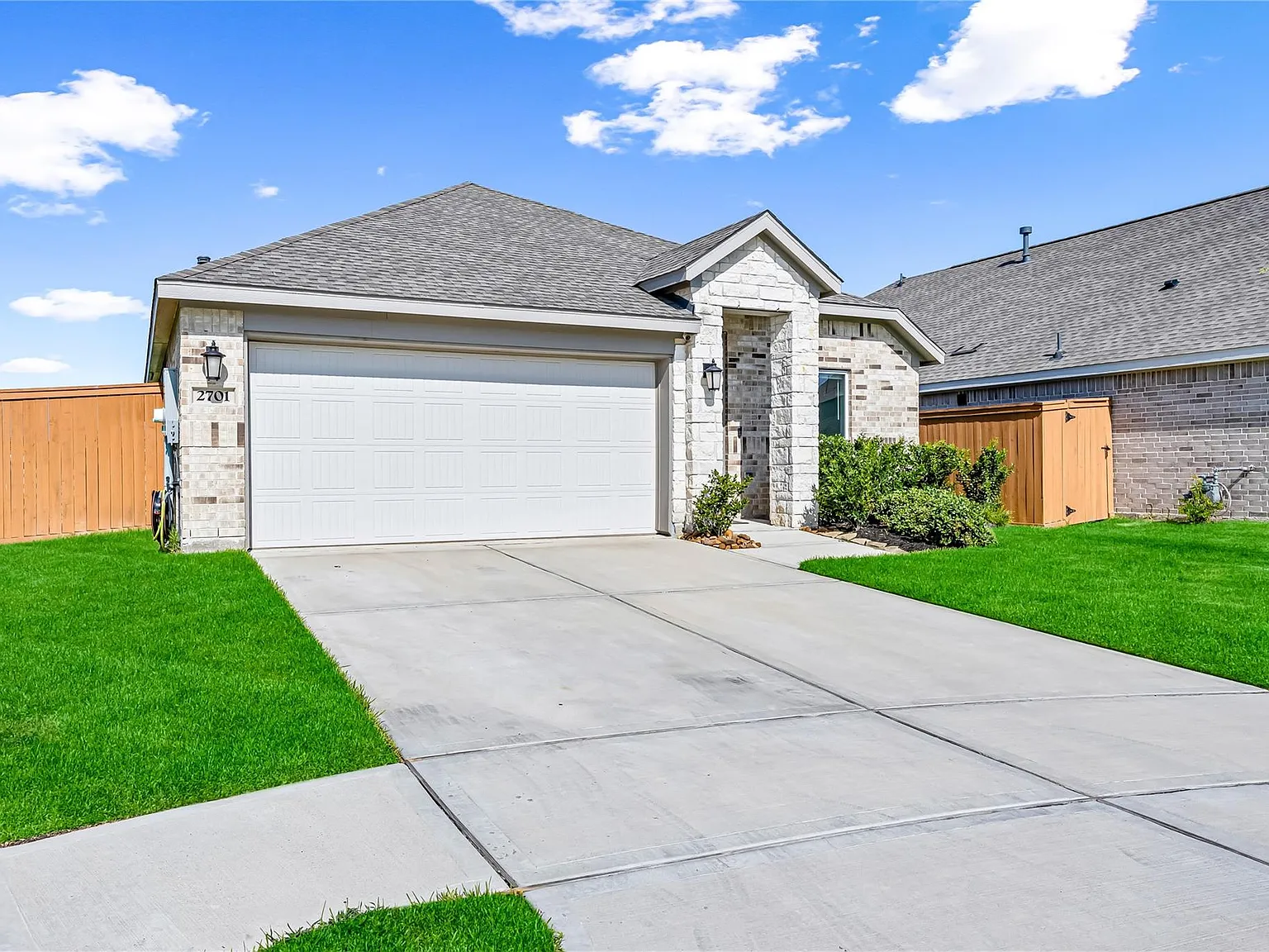 4 bed, 2.0 bath, 1910 sqft, $2,550 — Photo 3