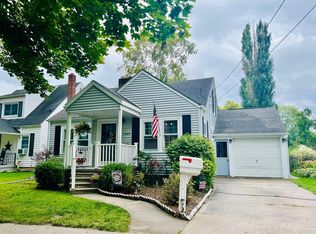 1406 Mercer St, Essexville, MI