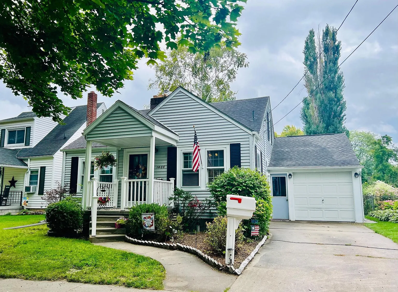 1406 Mercer St photo 1