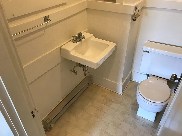 415 Walnut Ave #8 — Photo 6