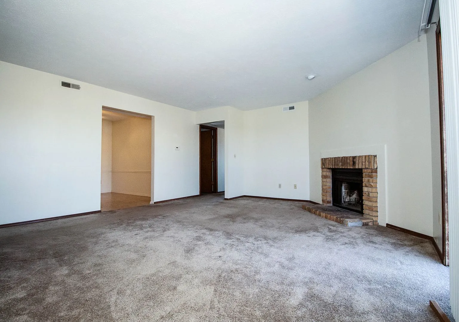 2408 Rainbow — Photo 4