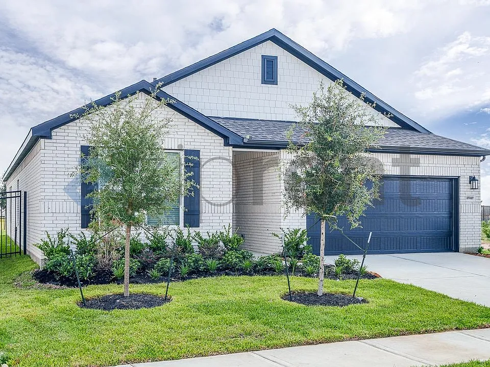 27327 Blue Pool Dr #27327