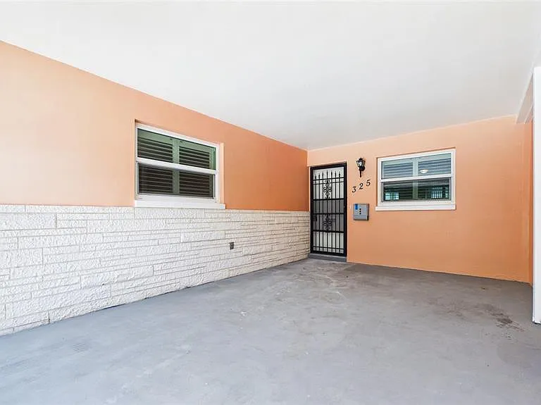 325 Sky Loch Dr W — Photo 4
