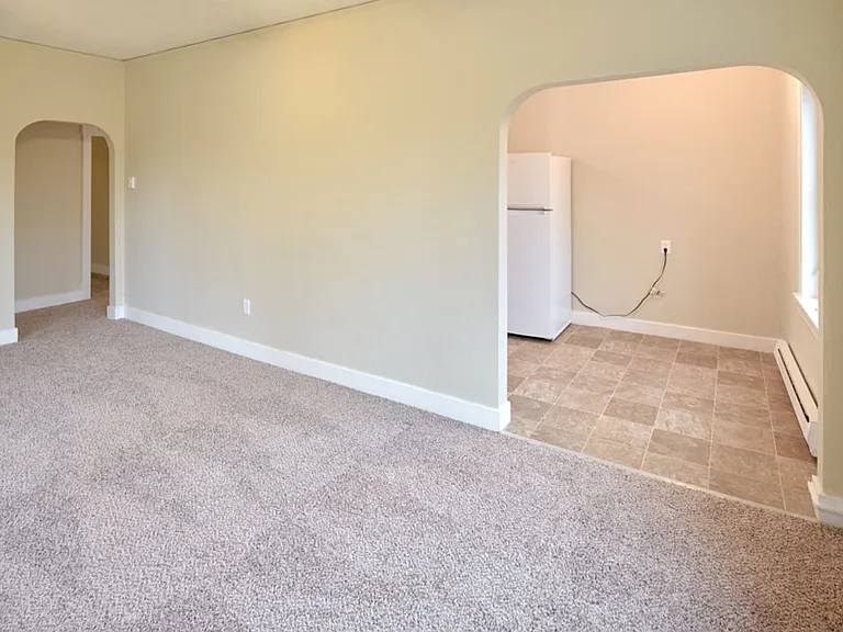 220 W Meeker St — Photo 9