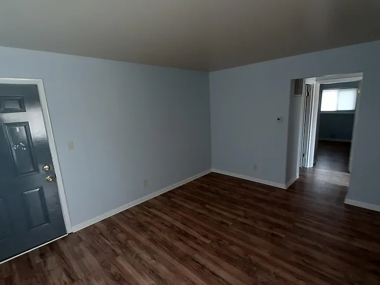 400 N Clark Blvd #1 — Photo 3