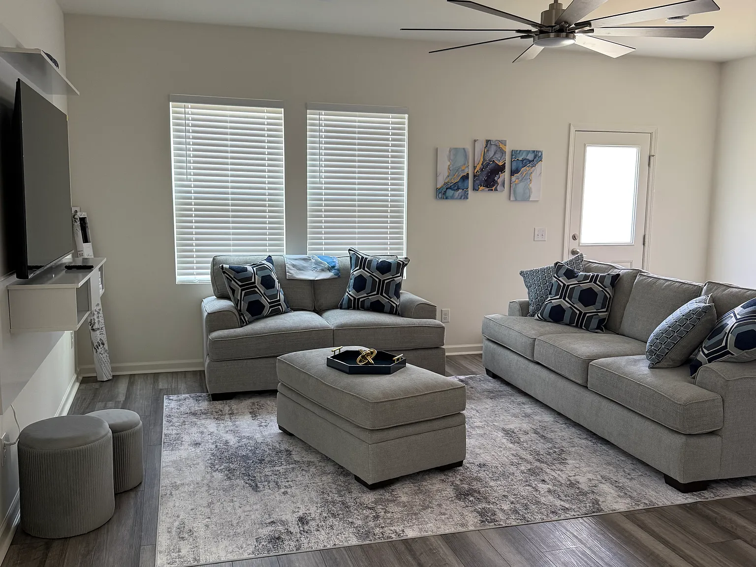 2 bed, 1.5 bath, 1685 sqft, $1,325 — Photo 2