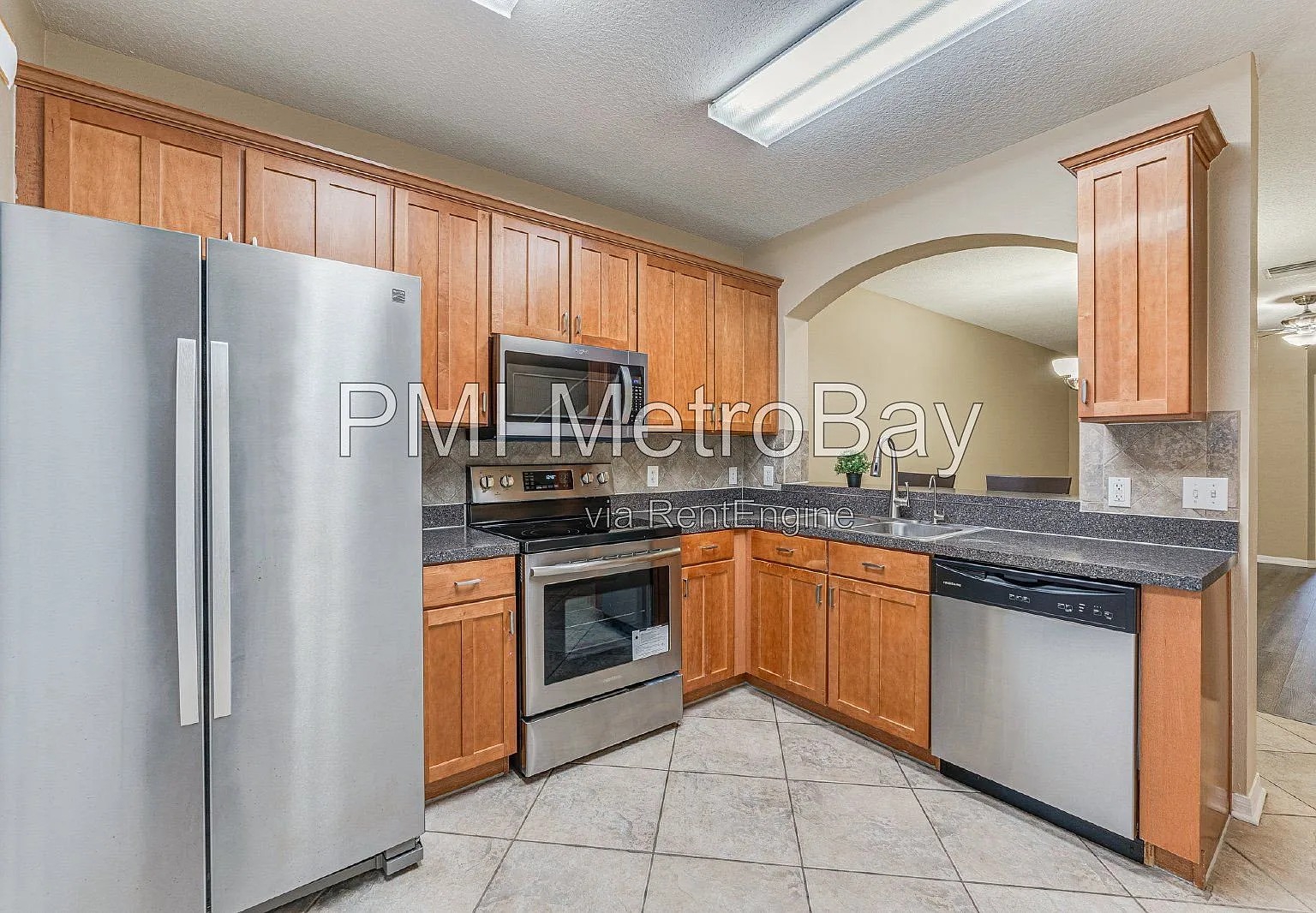3 bed, 2.5 bath, 1383 sqft, $2,200 — Photo 2