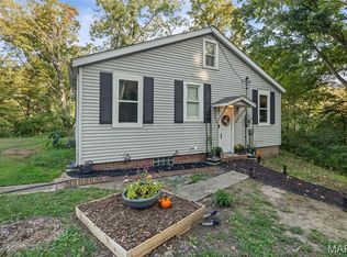 318 Union Hill Rd, Fairview Heights, IL 62208