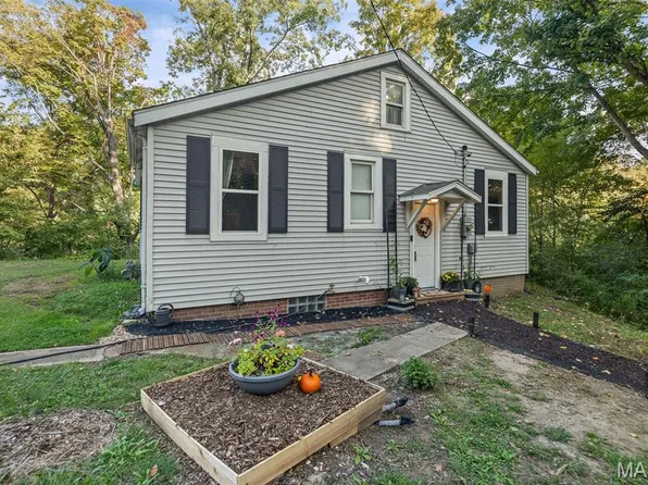 318 Union Hill Rd, Fairview Heights, IL 62208