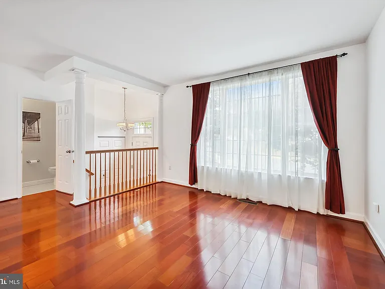 7445 Gillingham Row — Photo 5