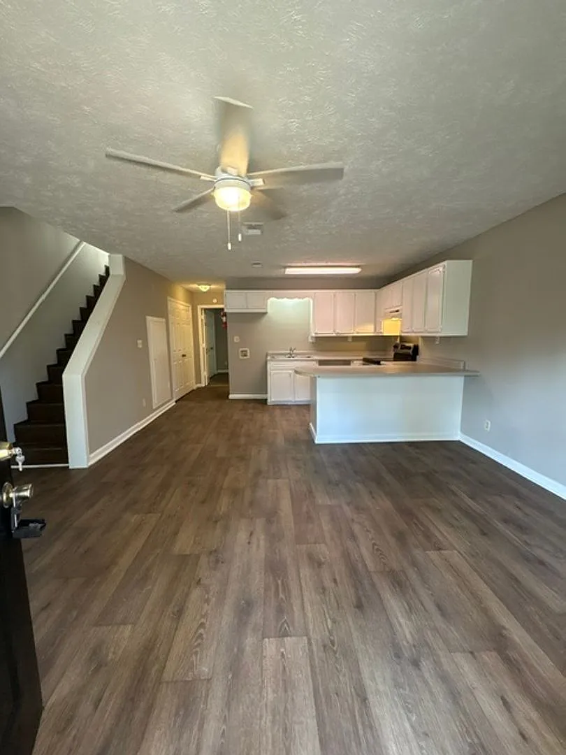 Renovated 3 Bedroom 2 Bath Home for Rent! — Photo 3