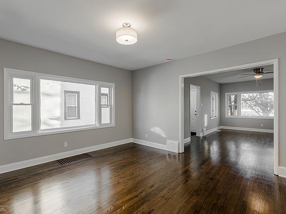 4th image of 604 S 2nd Ave
