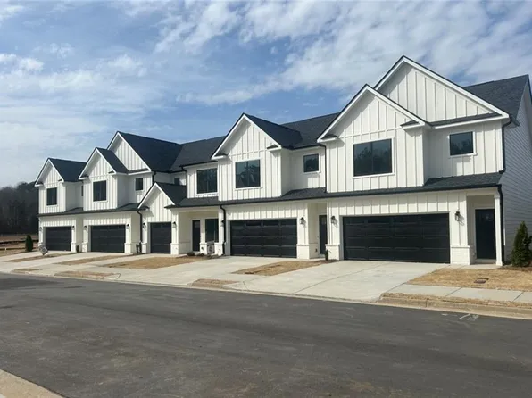209 Starr Cir, Stockbridge, GA 30281