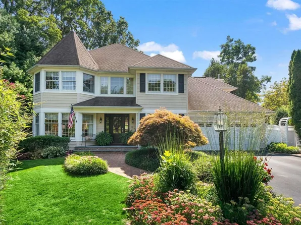 8 Chuck Hollow Court, Huntington, NY 11743
