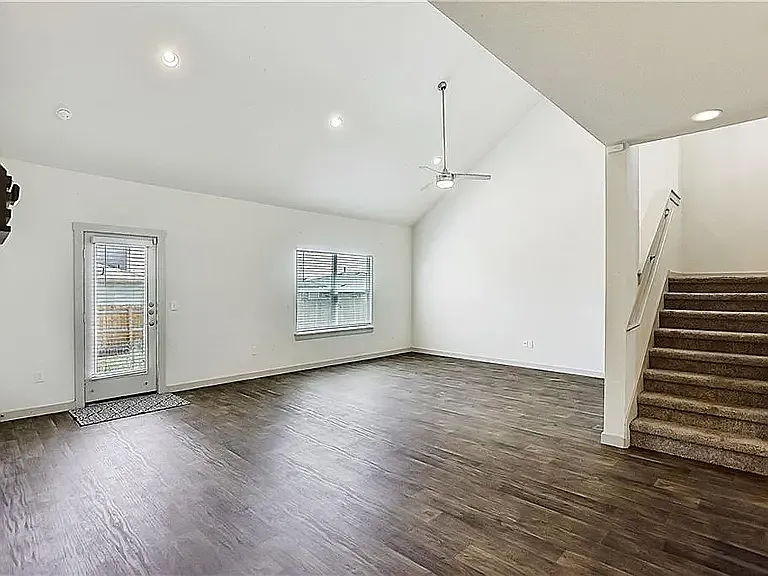 4 bed, 2.5 bath, 2494 sqft, $2,650 — Photo 4