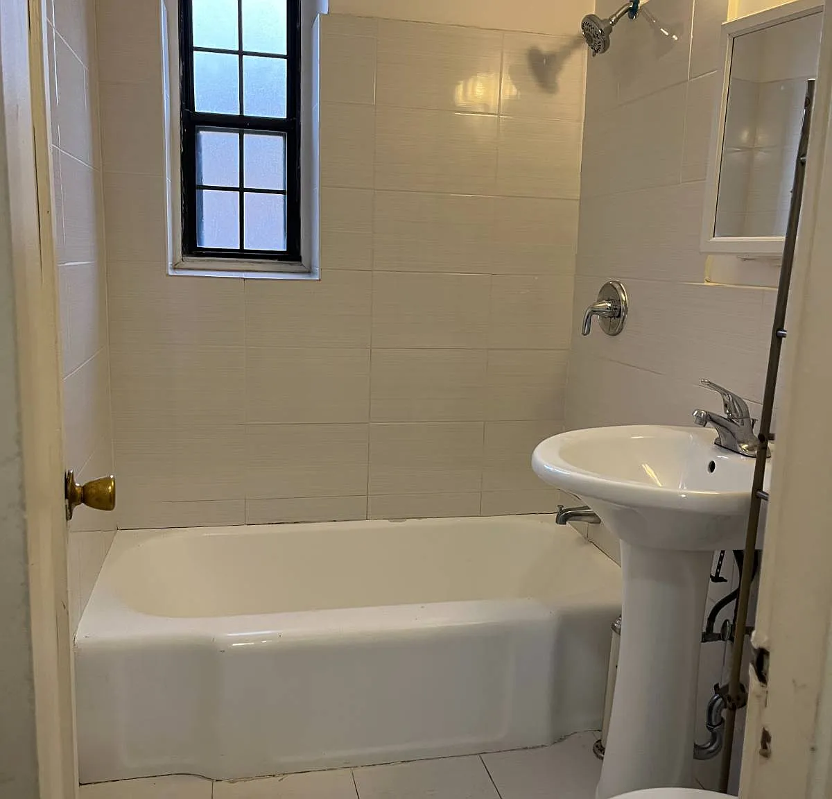 2 bed, 1.0 bath, 700 sqft, $2,300 — Photo 3