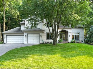 460 Trapline Ln, Chanhassen, MN 55317