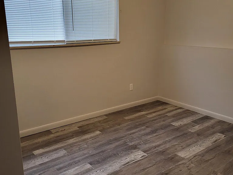 1403 Tappan Cir — Photo 9