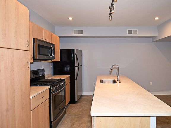 Island kitchen with SS appliances and gas