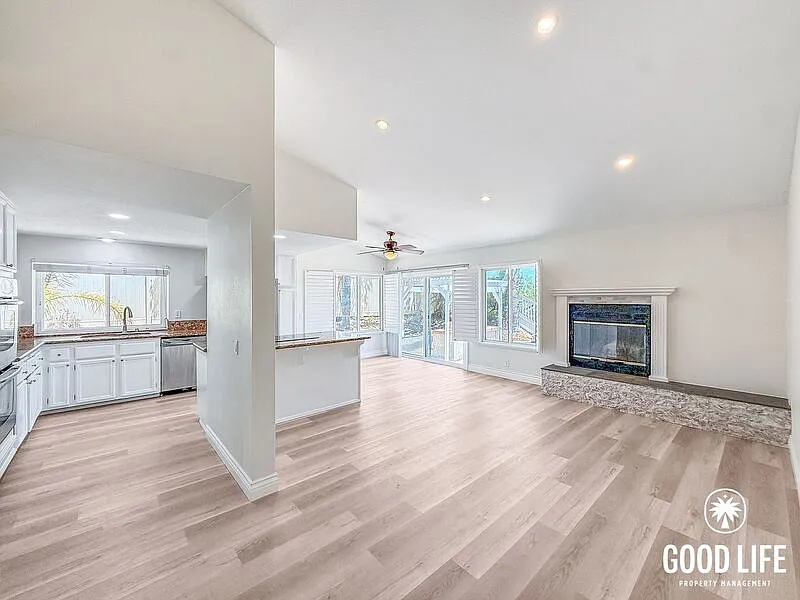 4 bed, 2.5 bath, 2283 sqft, $5,295 — Photo 3