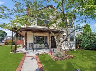 8 Pearl St, Bethpage, NY 11714