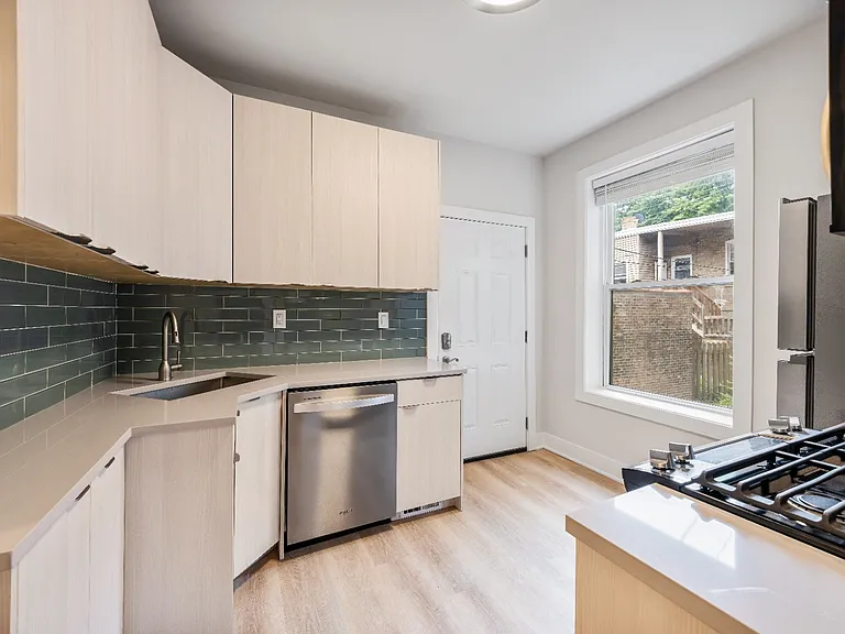 2046 N California Ave #2R — Photo 2