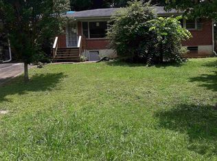709 Oakdale Dr, Forest Park, GA 30297