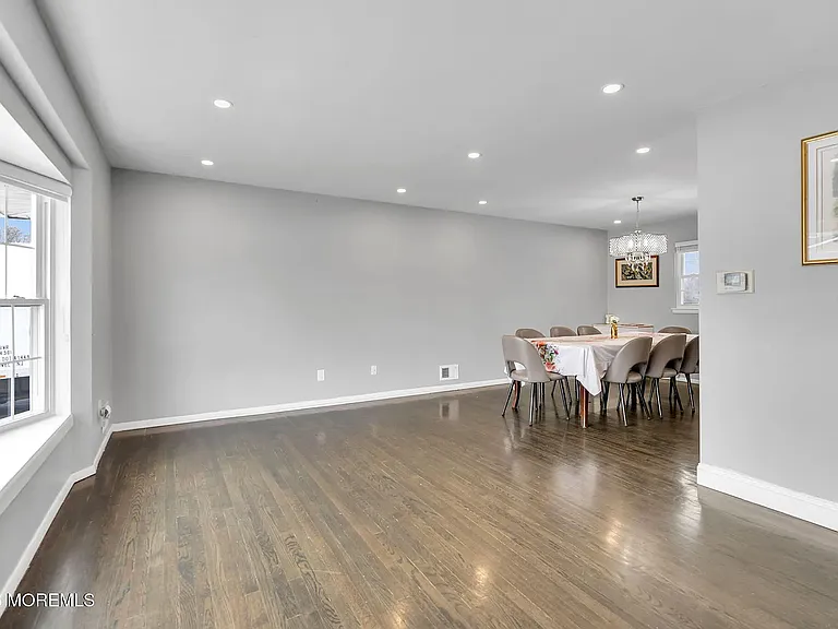 9 Chatham Dr — Photo 8