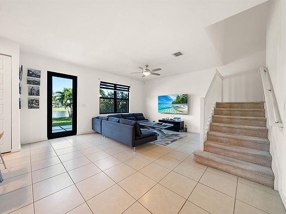 5th image of 631 NE 191st Terrace