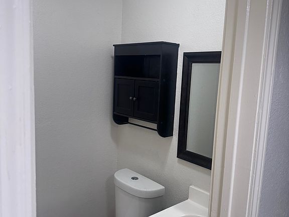 5th image of 837B NW Summercrest Blvd #837B