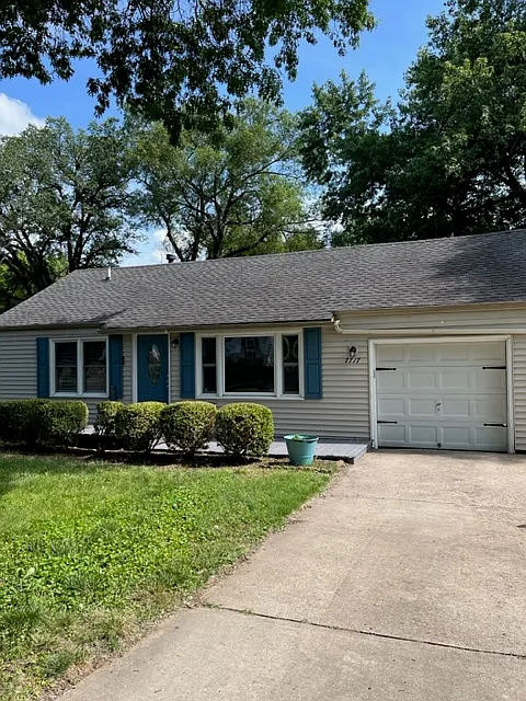 3 bed, 1048 sqft, $1,995 — Photo 1