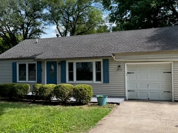 7717 W 64th Ter, Overland Park, KS 66202