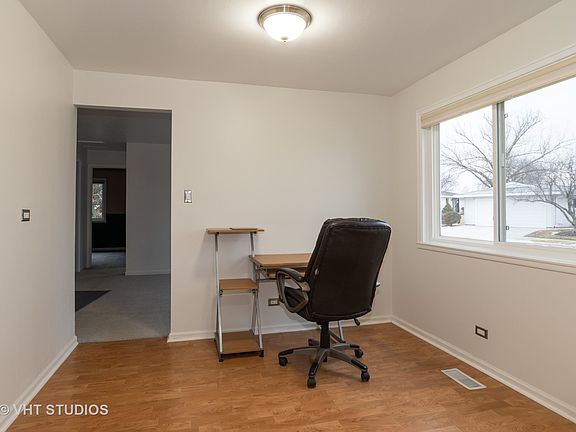 4th image of 947 Westfield Ln #947