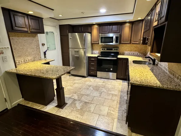 99 Cluff Crossing Rd, Salem, NH