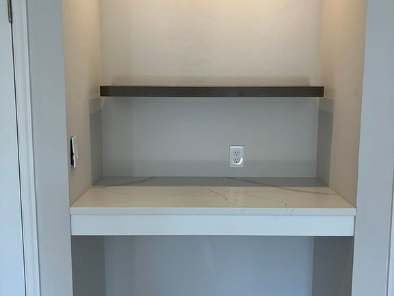 Nook and bar area in living room (multifunctional area)