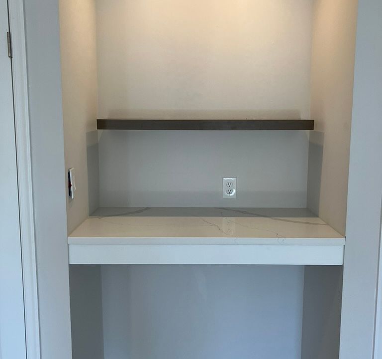 Nook and bar area in living room (multifunctional area)