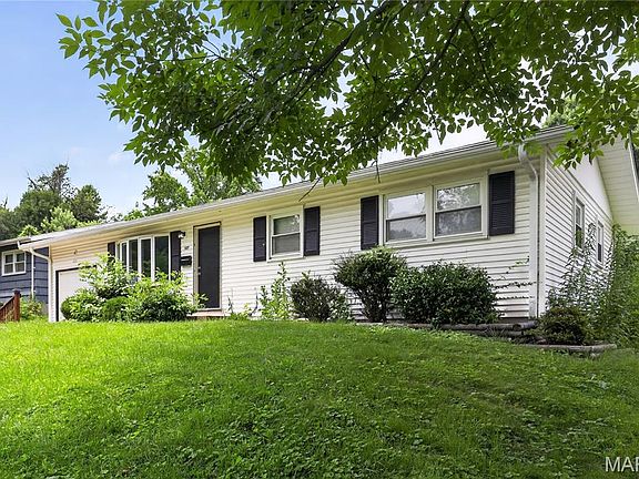 3rd image of 1027 Renshaw Dr